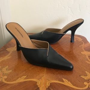 Gorgeous vintage black “Classified” heels!